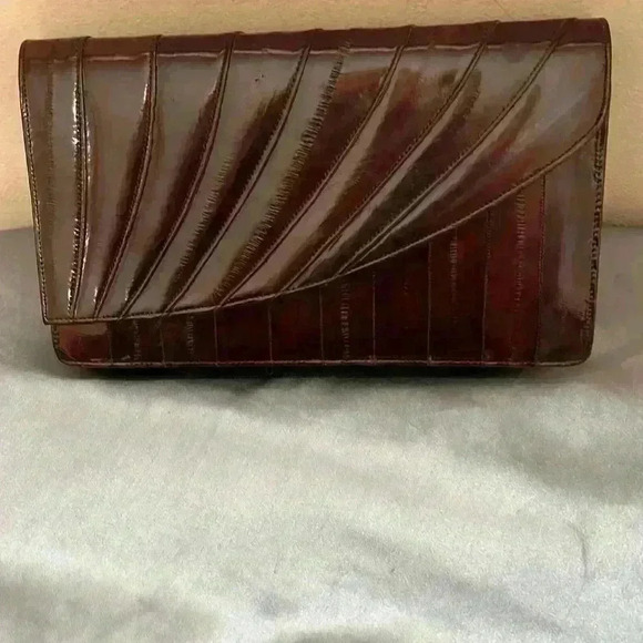 VINTAGE EEL SKIN SHELL DESIGN  CLUTCH - Picture 1 of 10
